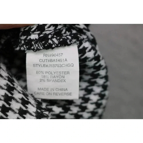 Love on a Hanger Houndstooth Mini Skirt-Size 3 - Picture 9 of 10